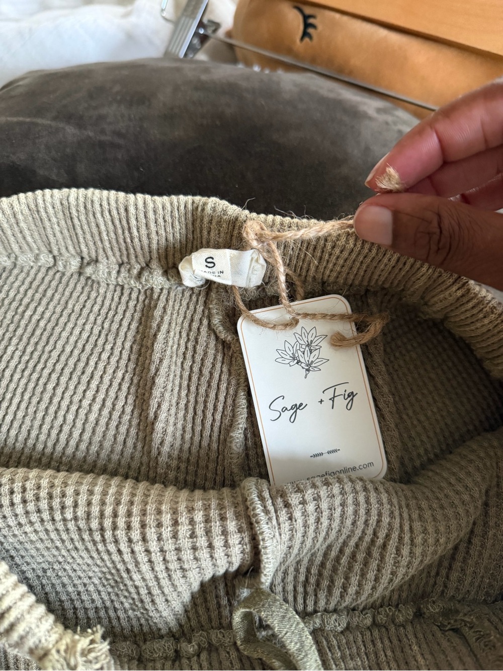 High-Waist Waffle Knit Frayed Shorts — Olive - Picture 5 of 5
